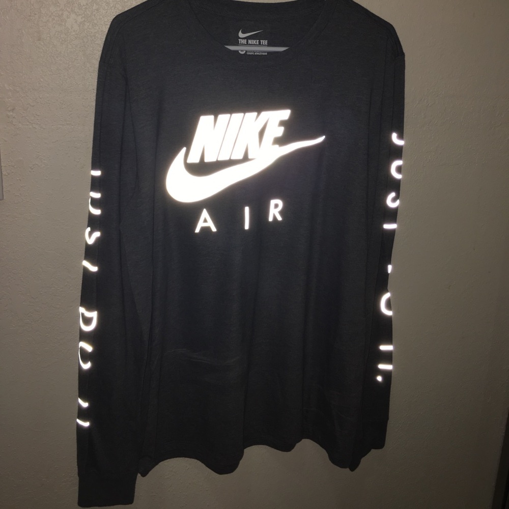 NIKE HOLOGRAPHIC LONG SLEEVE TEE!