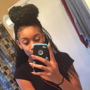 Meet your Posher, Lorianda