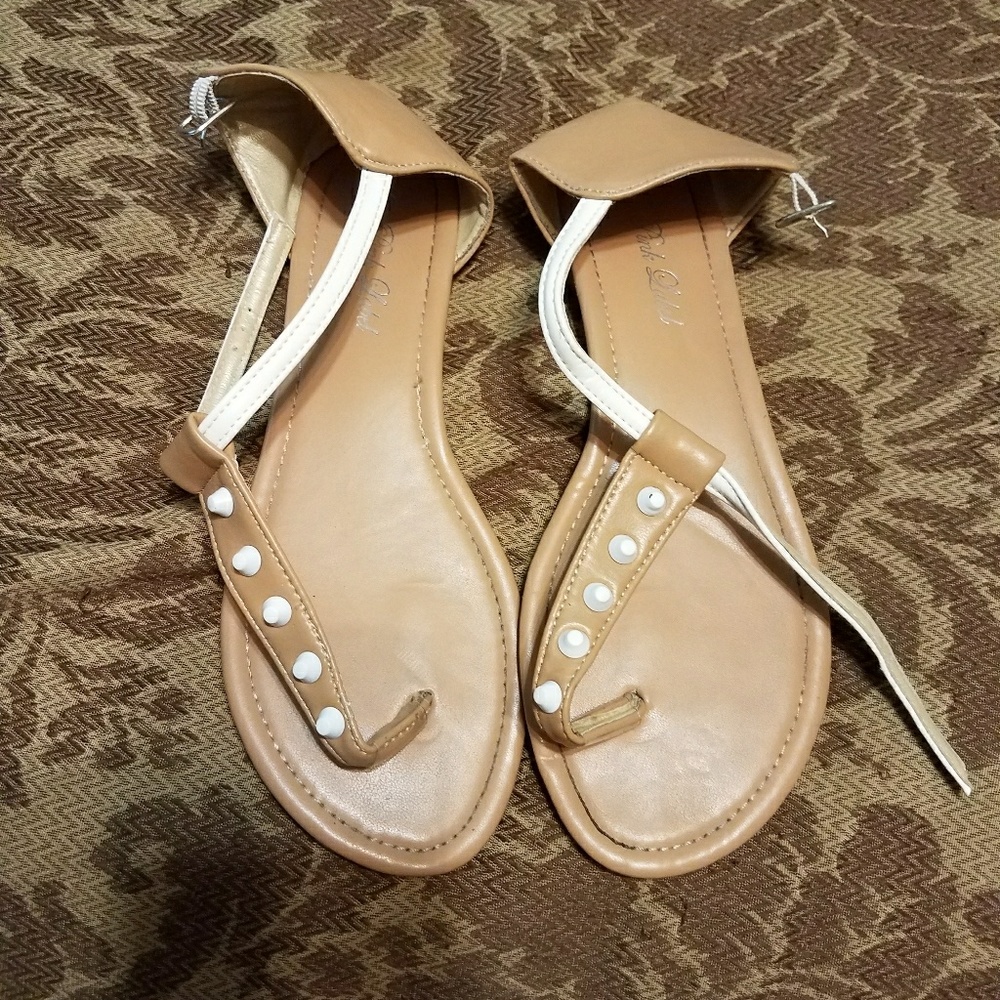 Cream/white sandals