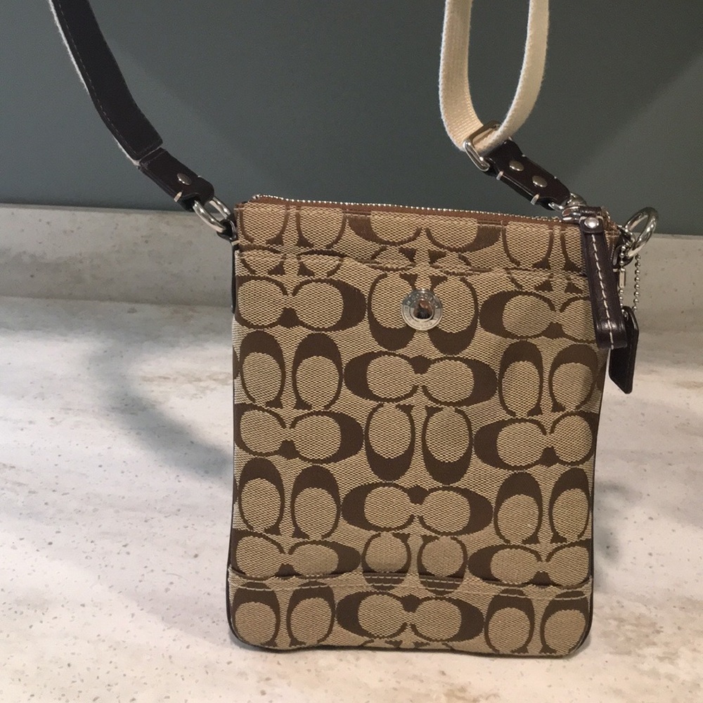 COACH HAMPTONS SIGNATURE CROSSBODY BAG