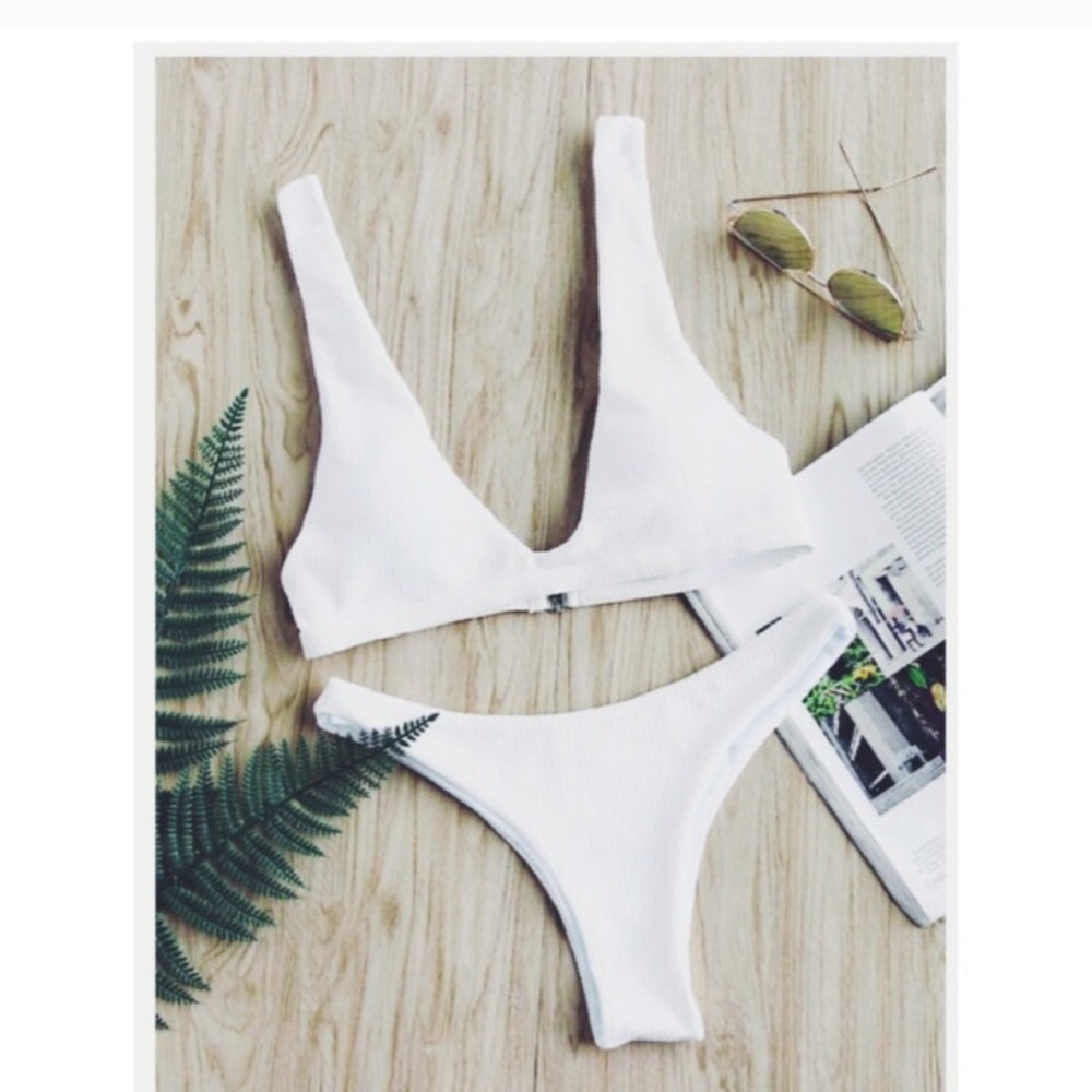 ‘Eliana’ Textured plunge white bandage bikini set