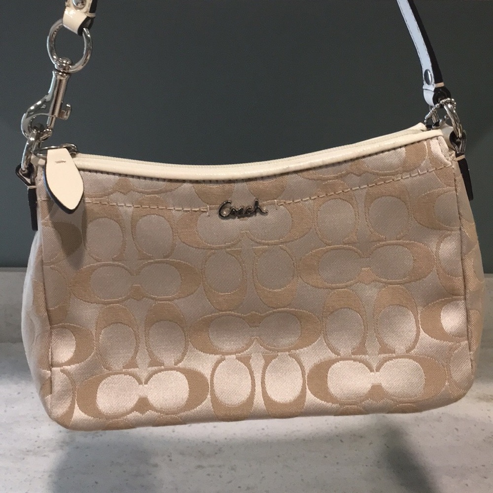 COACH SIGNATURE HAND BAG