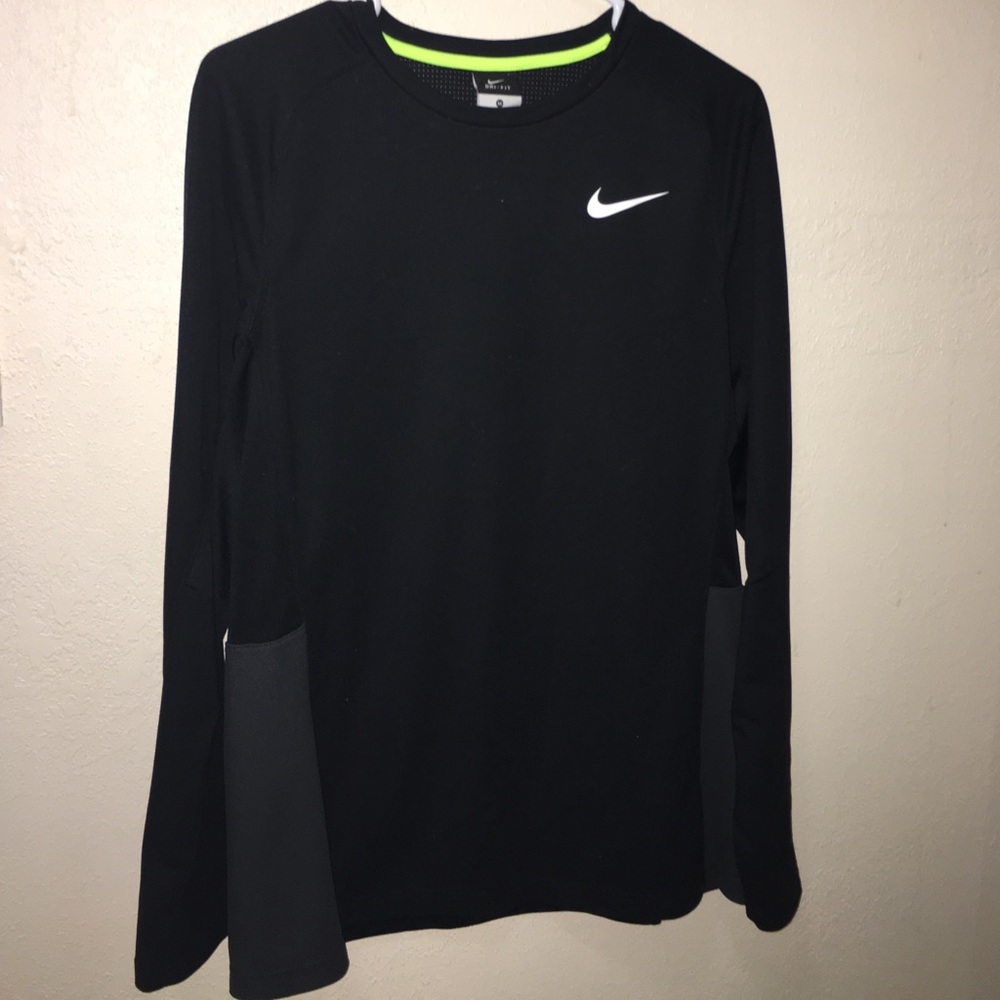 NIKE LONG SLEEVE PERFORMANCE DRI-FIT TEE!