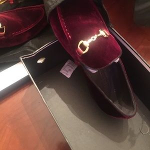 Size 7 1/2 wine men shoes