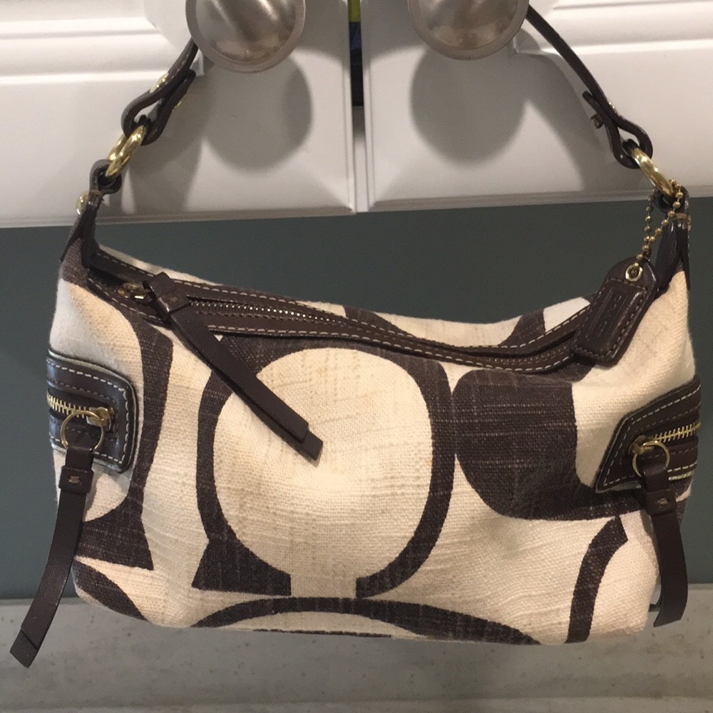 COACH LEGACY SIGNATURE RESORT POUCH