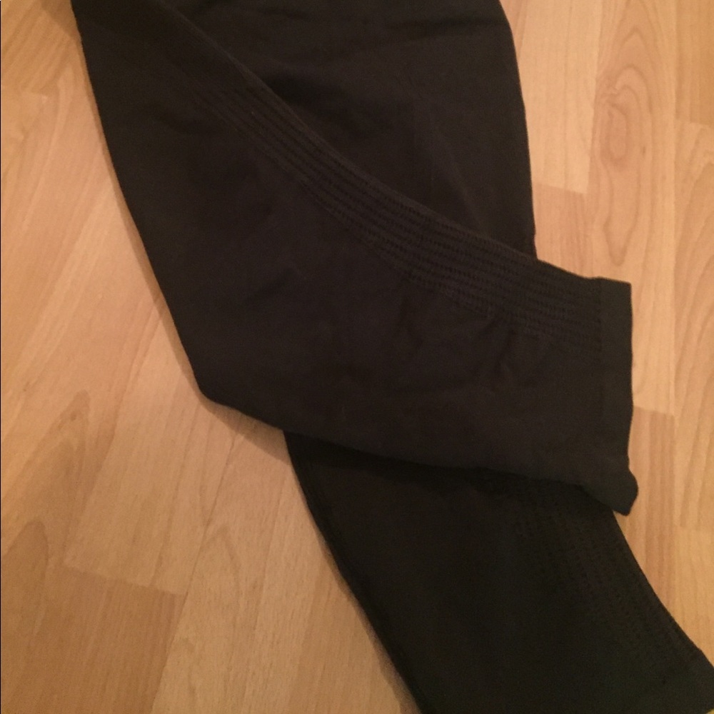 Lululemon In the Flow Crop - Picture 4 of 5