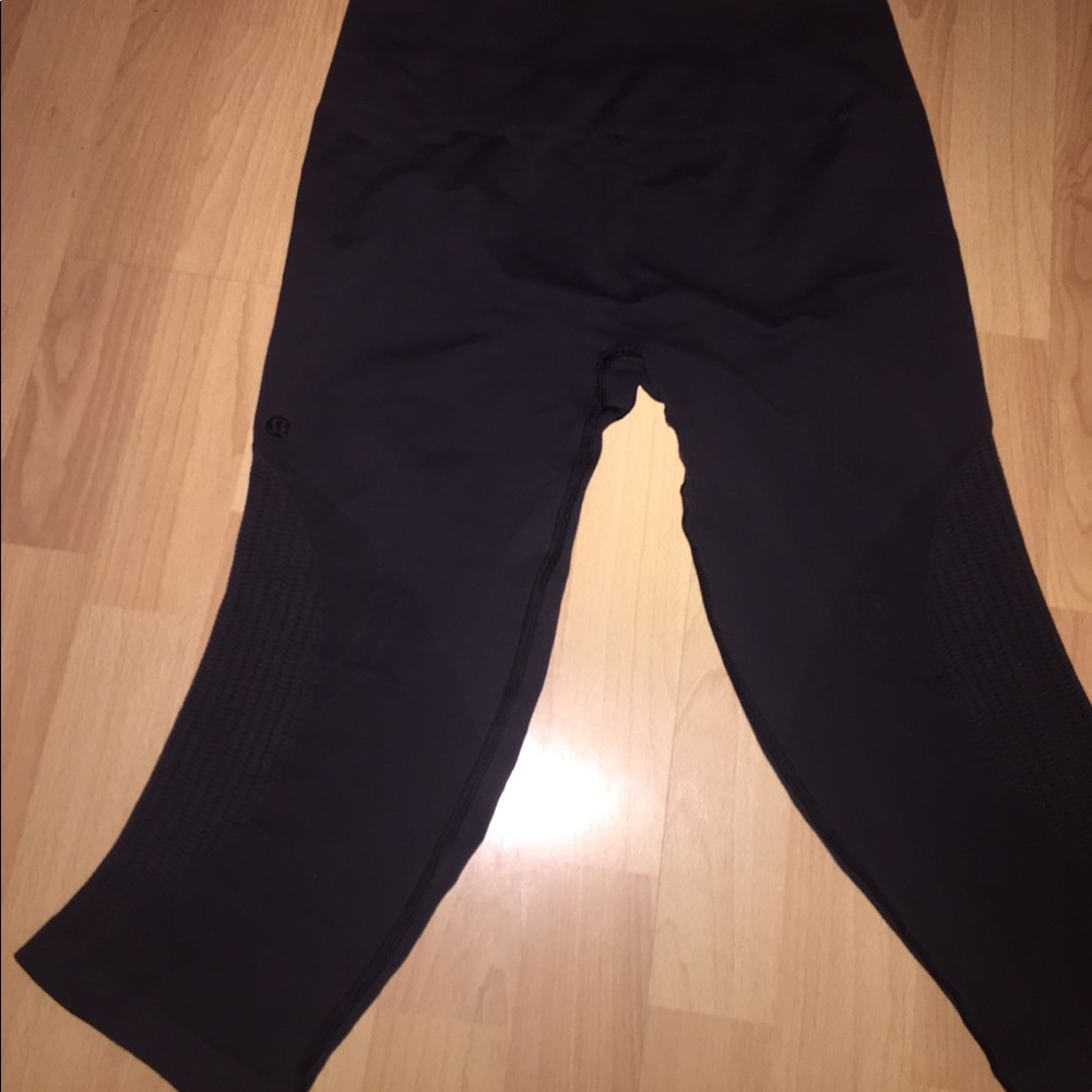 Lululemon In the Flow Crop - Picture 5 of 5