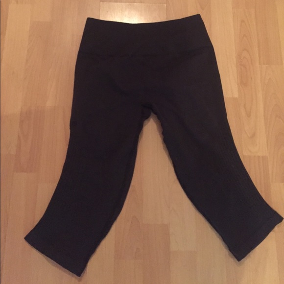 Lululemon In the Flow Crop - Picture 2 of 5