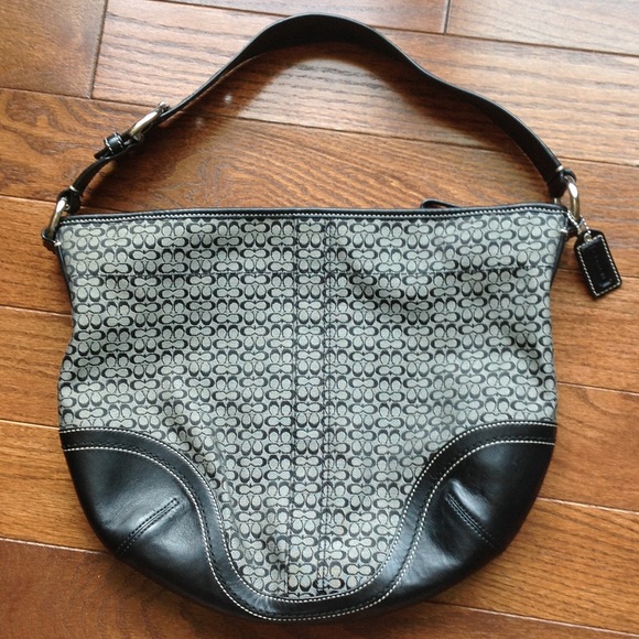 Coach Handbags - 🌞FINAL PRICE🌞Authentic  Coach shoulder bag