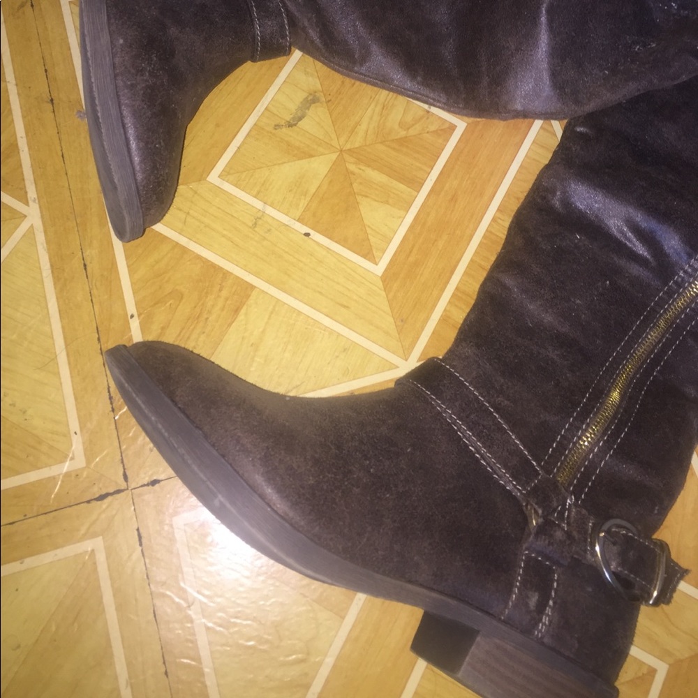 Brown boots, really dusty have to clean off.