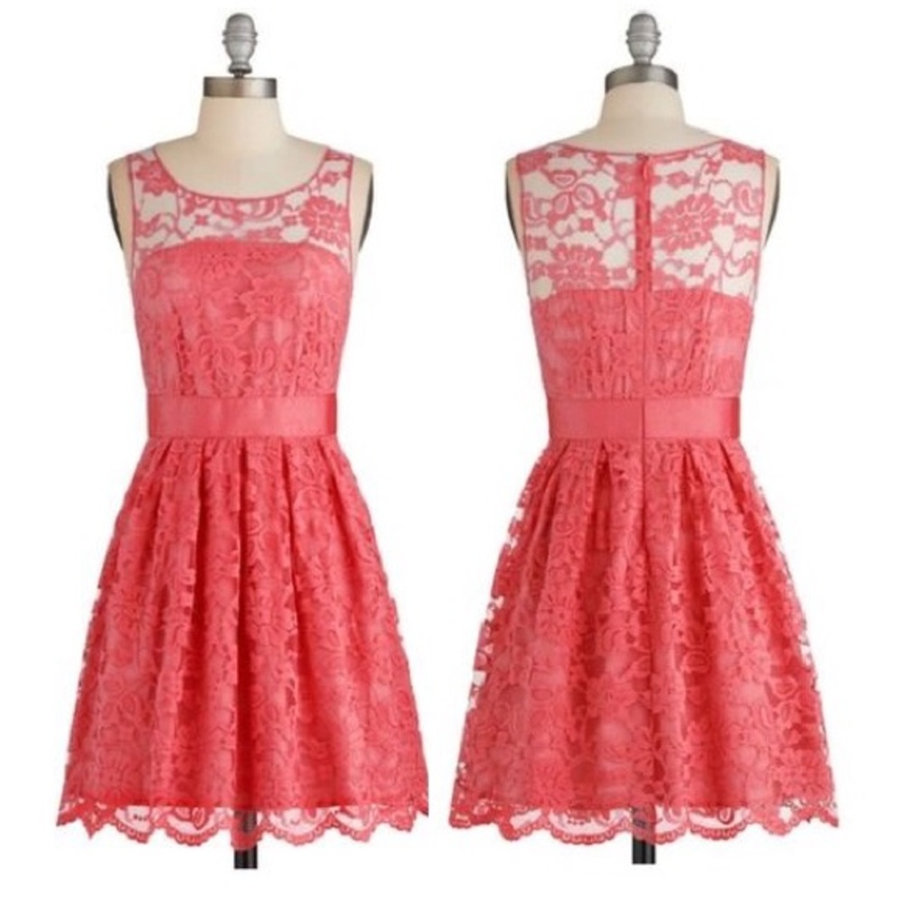 Sleeveless Lace "When the Night Comes" Dress
