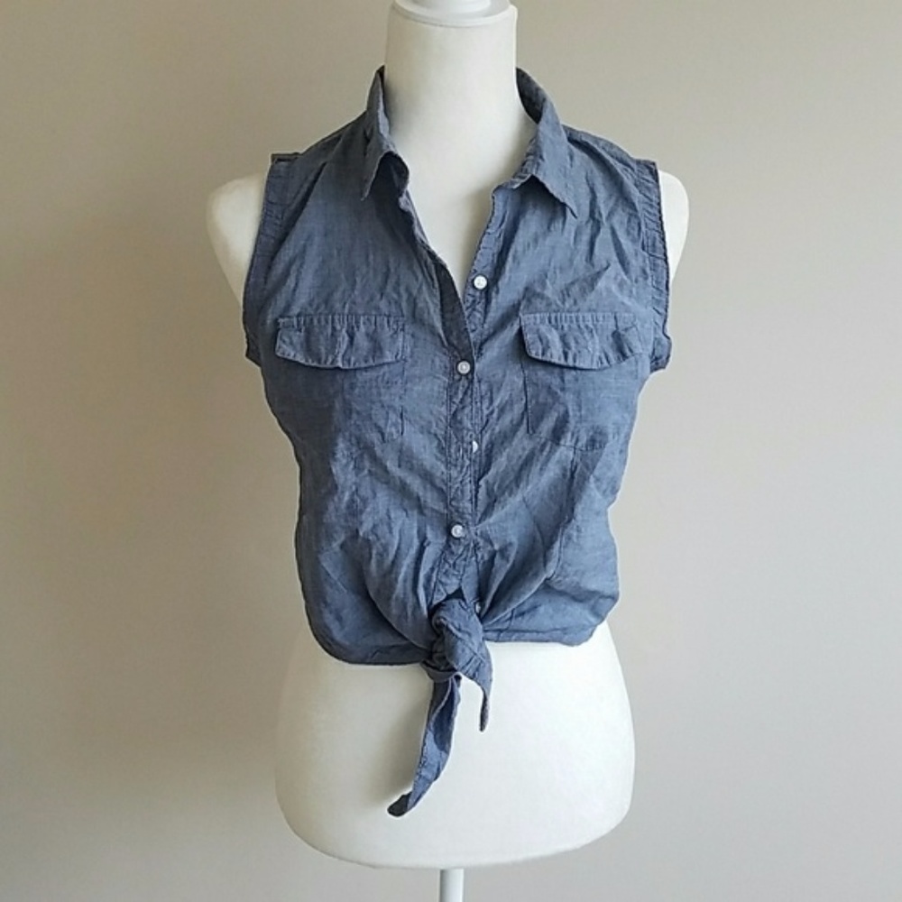 NWOT Juniors Small Stylish Button Down Top
