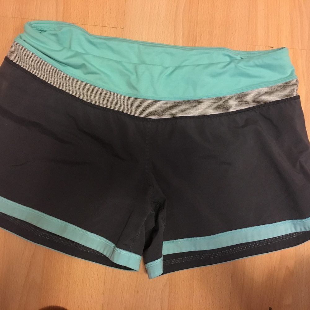*SOLD*Lululemon Grey/Blue Groovy Run Shorts sz 8