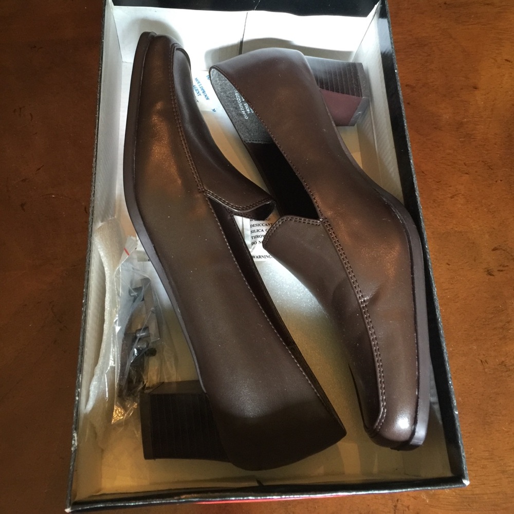 New Pierre Dumas brown shoes size 8.5