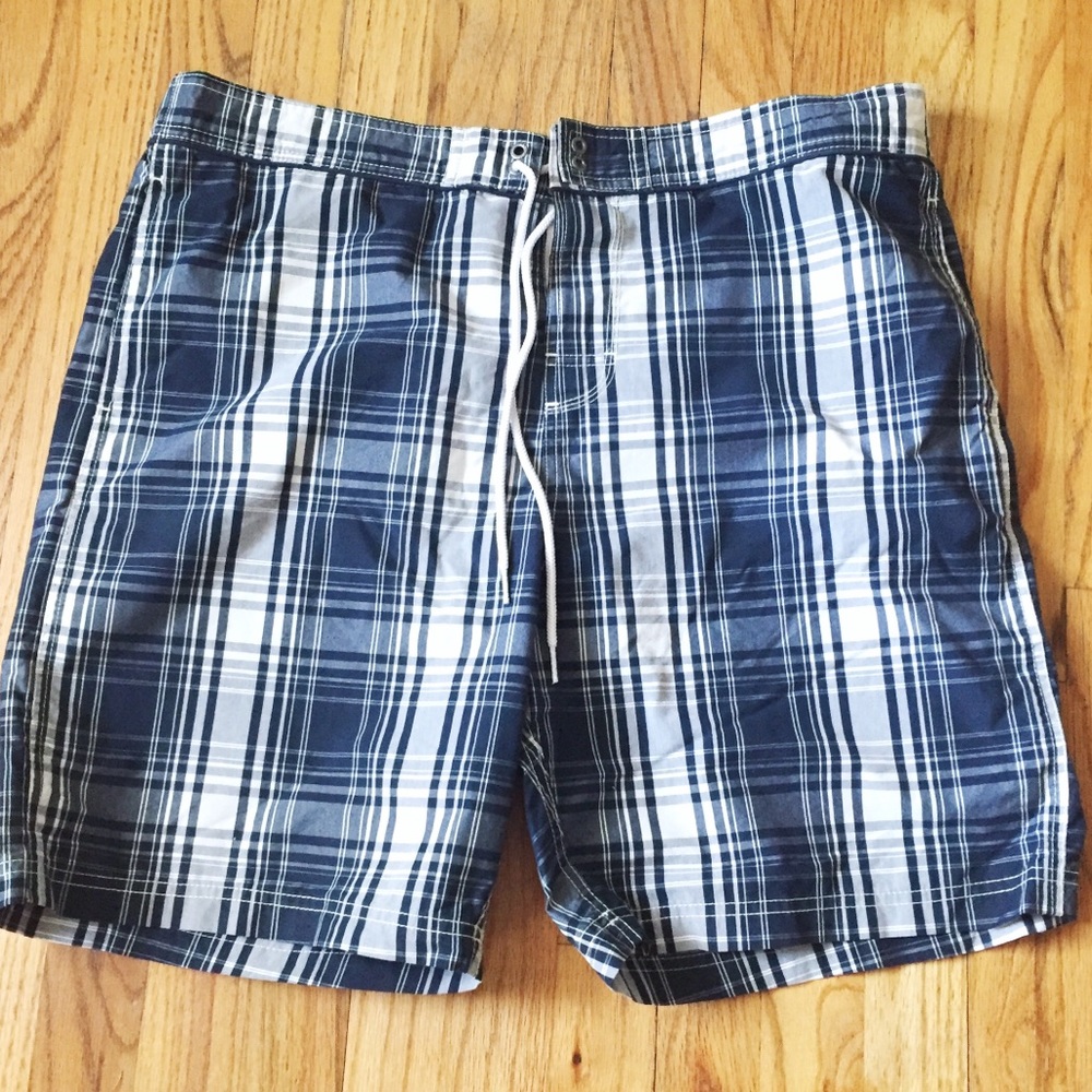 NWOT Tommy Hilfiger swim shorts. Size XL