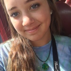 Meet your Posher, Claire