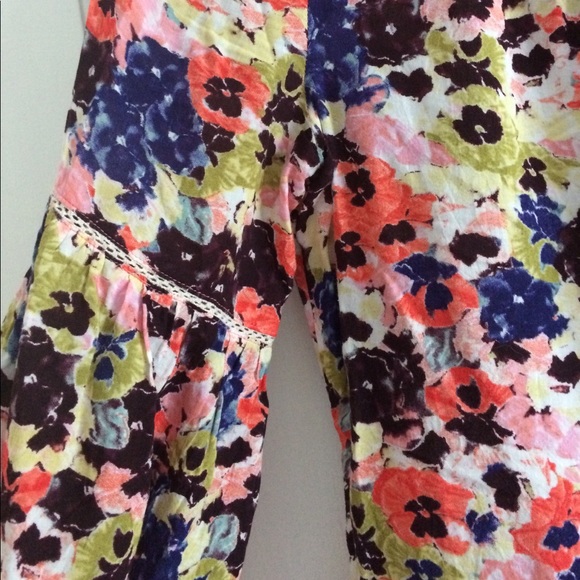 Maeve Floral Pansy top - Picture 2 of 4