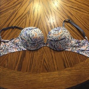 Victoria secret bra never worn!