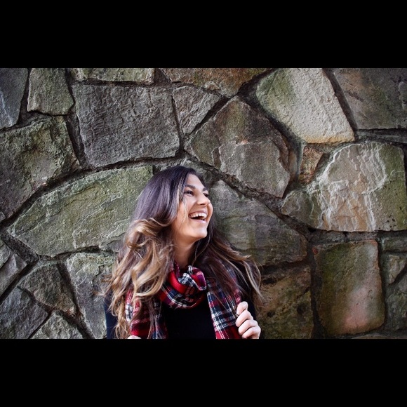 Meet your Posher, Sarah - Picture 2 of 8