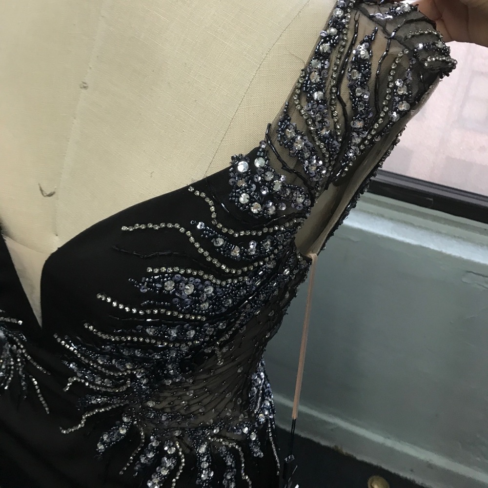 Black dress- low neck, low back 16017 - Picture 3 of 5