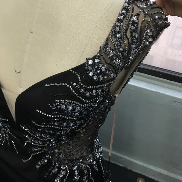 Black dress- low neck, low back 16017 - Picture 3 of 5