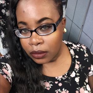 Meet your Posher, Monica