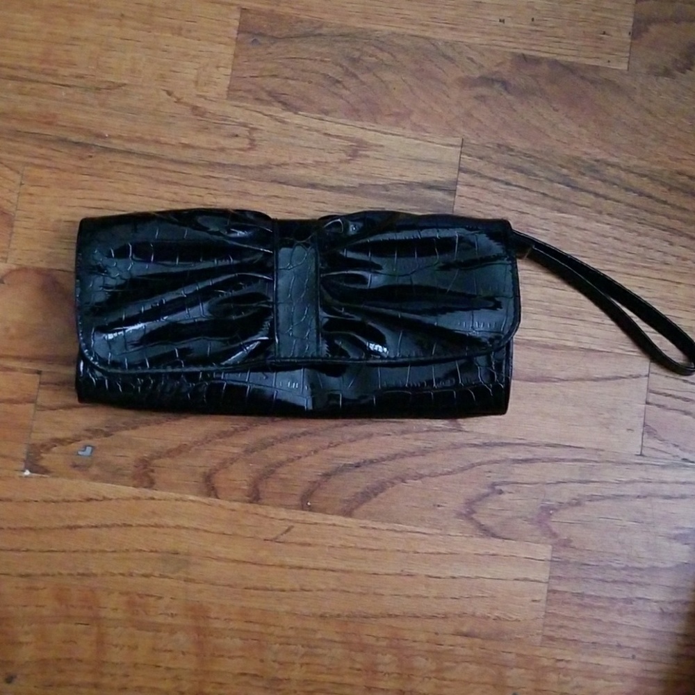 Black clutch