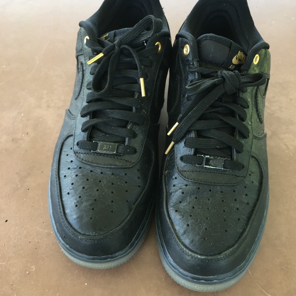 Air Force 1 Premium - Picture 2 of 7