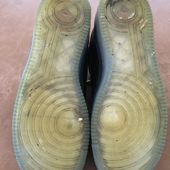 Air Force 1 Premium - Picture 4 of 7