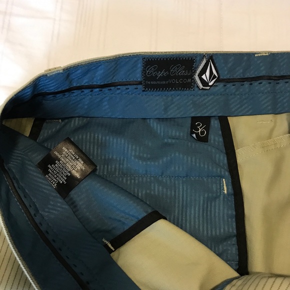 ❌SOLD❌Volcom skater shorts - Picture 2 of 3