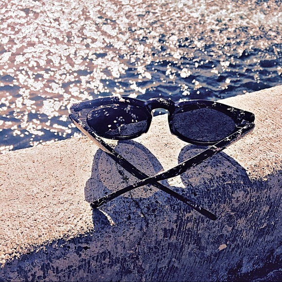 😱LOWBALL ME "Storm" Marble High Fashion Sunnies - Picture 4 of 5