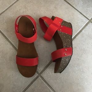 NIB Pierre Dumas Ellie Wedge in Red, size 9