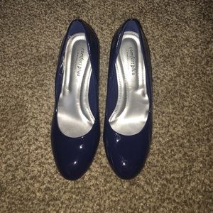 navy pumps