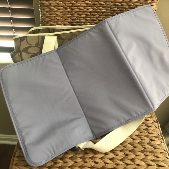 Coach signature C diaper bag - Picture 4 of 6