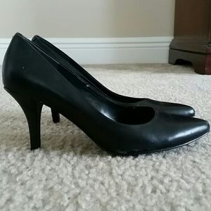 Steve Madden Black Leather Heels 5.5