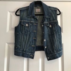 Levi's women's vest