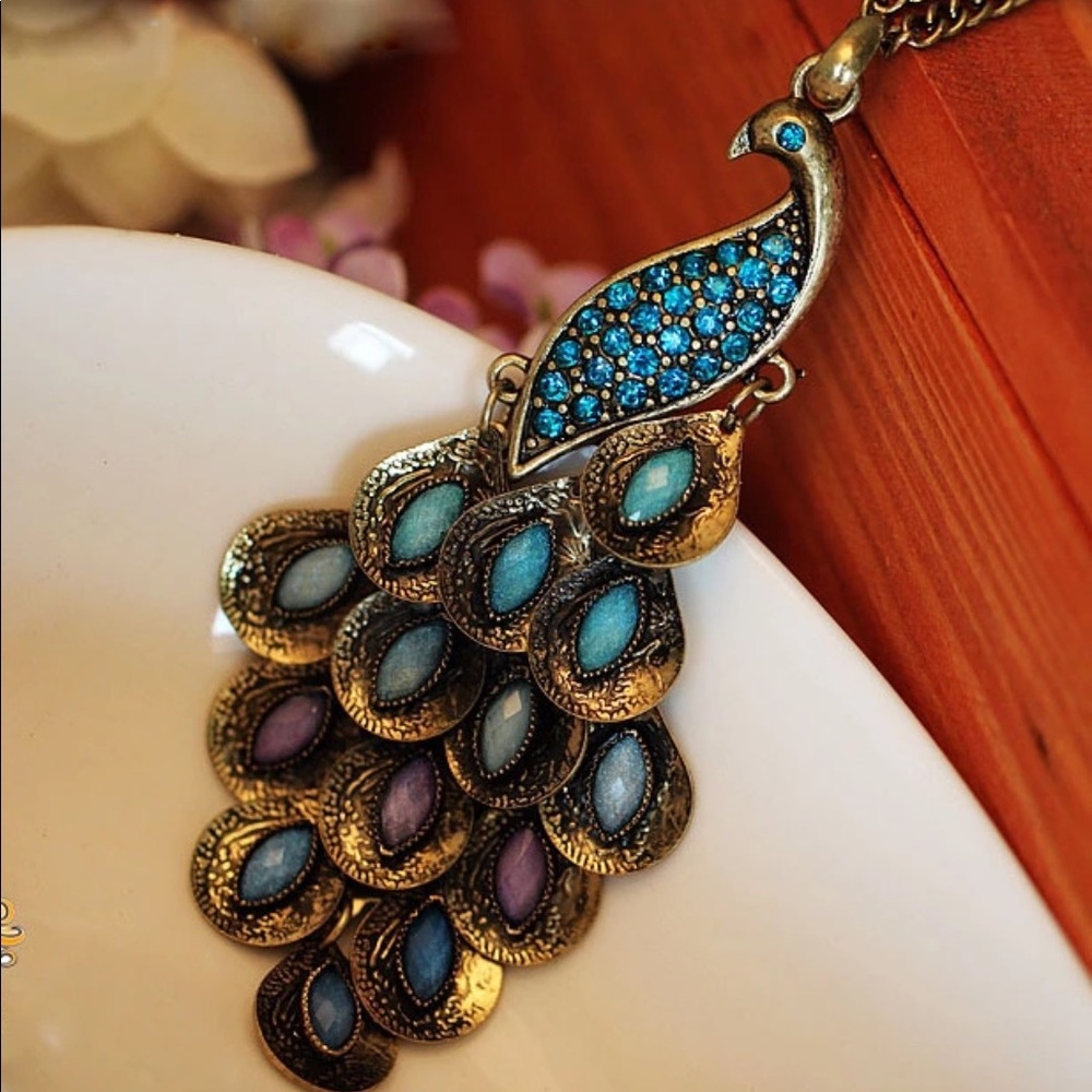 🔴 Stunning Peacock necklace with gold chain