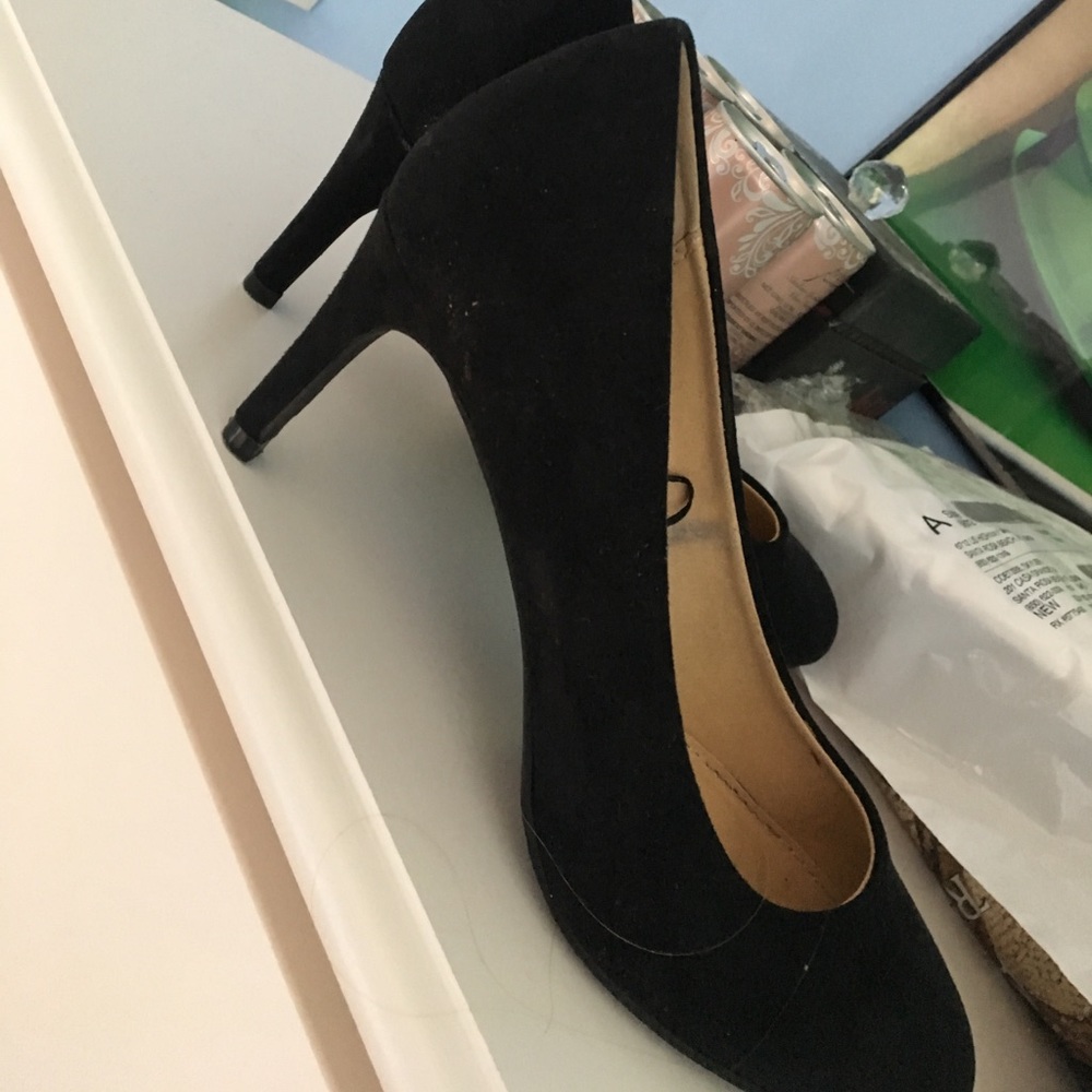 Black Pumps