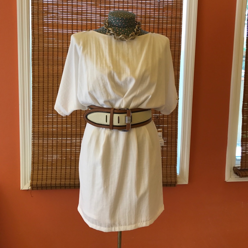 Aryn K. White linen Dress 👗
