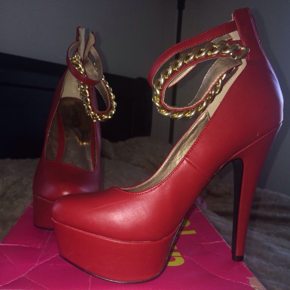 Red pumps