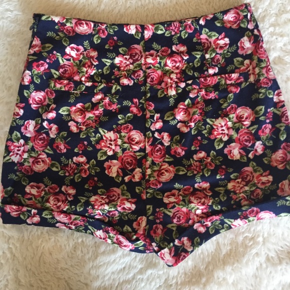 Floral shorts XS (XXI)🥳Host Pick - Picture 2 of 3