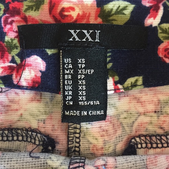 Floral shorts XS (XXI)🥳Host Pick - Picture 3 of 3