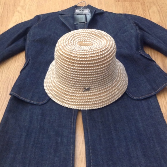 Woman's Reversible Boat Hat - Picture 2 of 5