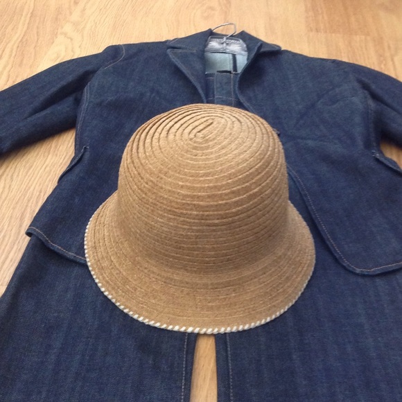 Woman's Reversible Boat Hat - Picture 4 of 5