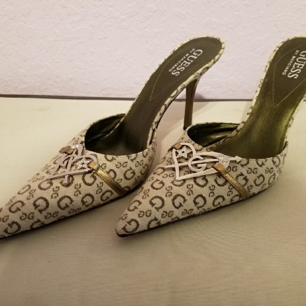 GUESS pumps
