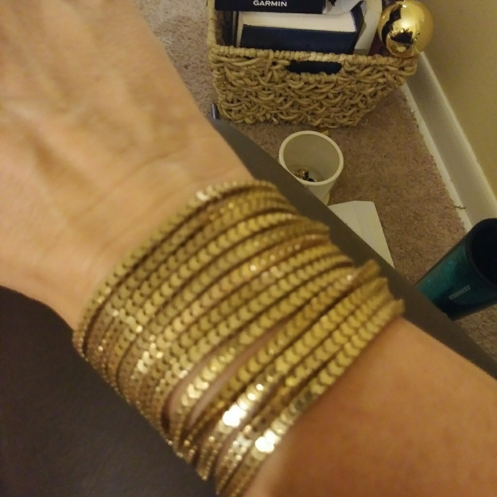 Gold colored multithreaded bracelet