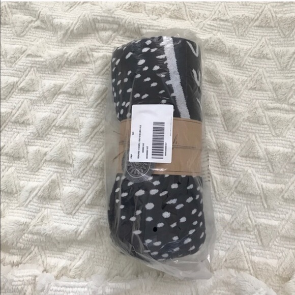 Brand new beach people round towel - Picture 2 of 2