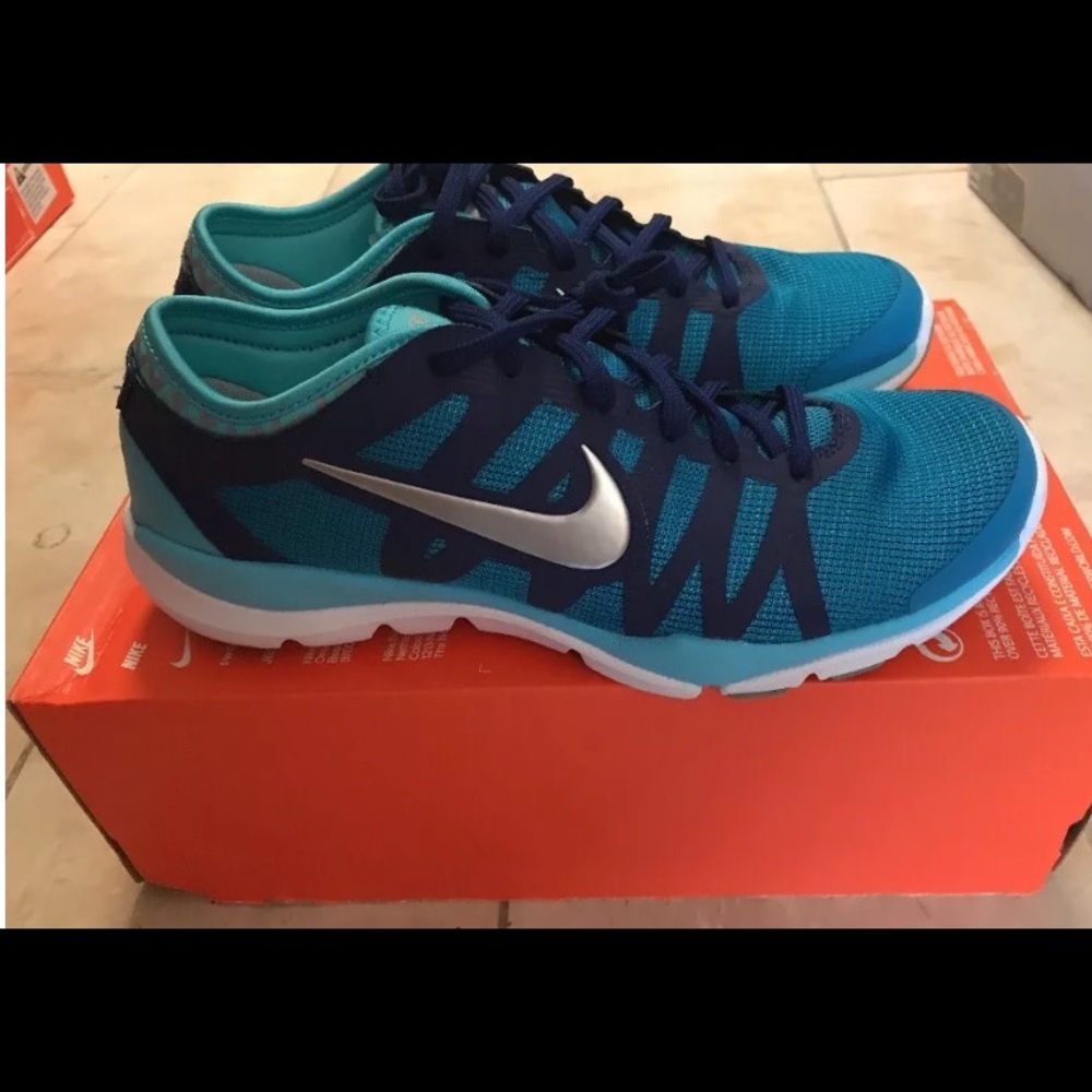 Nike sneakers new without box