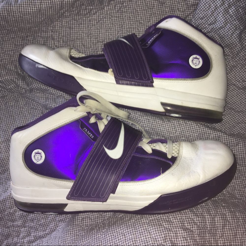 LBJ Nike Zoom Witness Airmax Size 17
