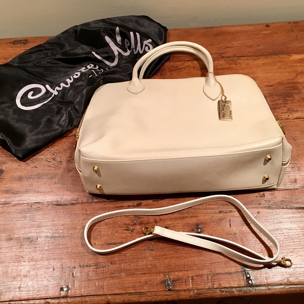 New Chase Wells Cream w/gold zip around closure.